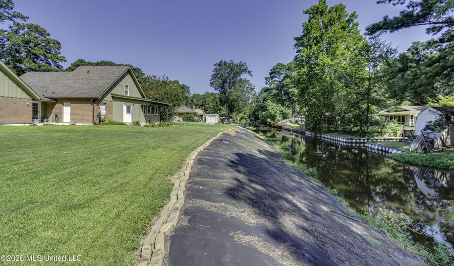 106 Glen Cove Rd, Brandon, MS 39047 - 3 Beds, 2 Bath
