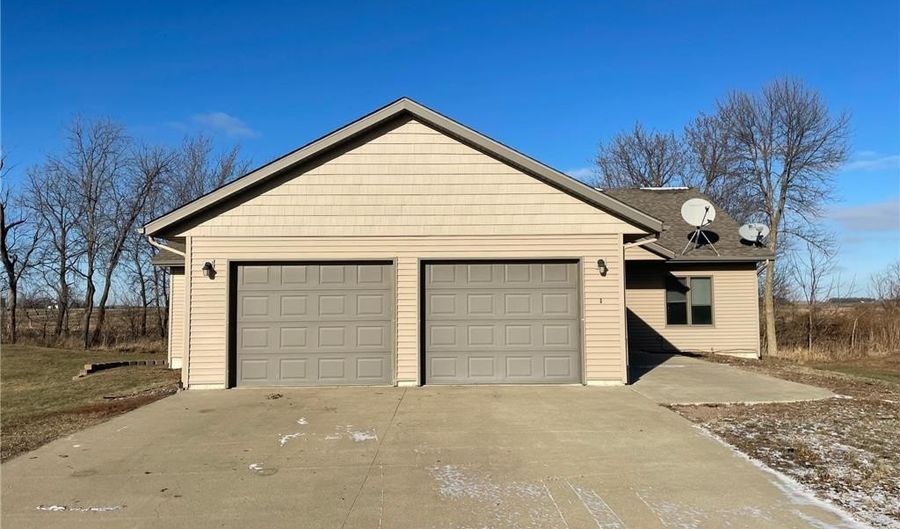 22600 700th Ave, Albert Lea, MN 56007 - 6 Beds, 4 Bath