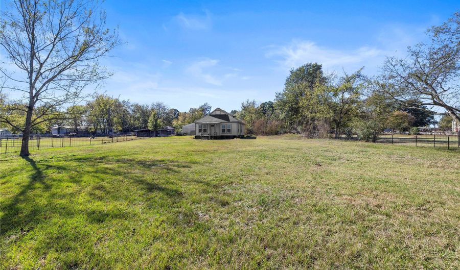 229 Orchard St, Alba, TX 75410 - 2 Beds, 1 Bath