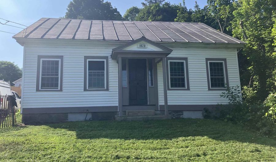 56 S Pleasant St, Bradford, VT 05033 - 4 Beds, 2 Bath