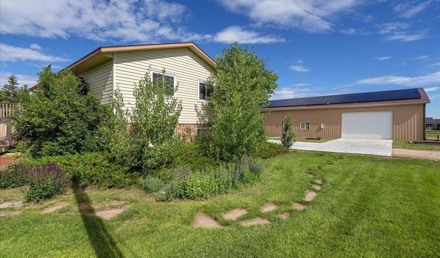3033 CRAZY HORSE Rd, Cheyenne, WY 82001 - 3 Beds, 2 Bath