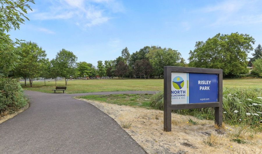 2606 SE RISLEY Ave, Milwaukie, OR 97267 - 3 Beds, 2 Bath