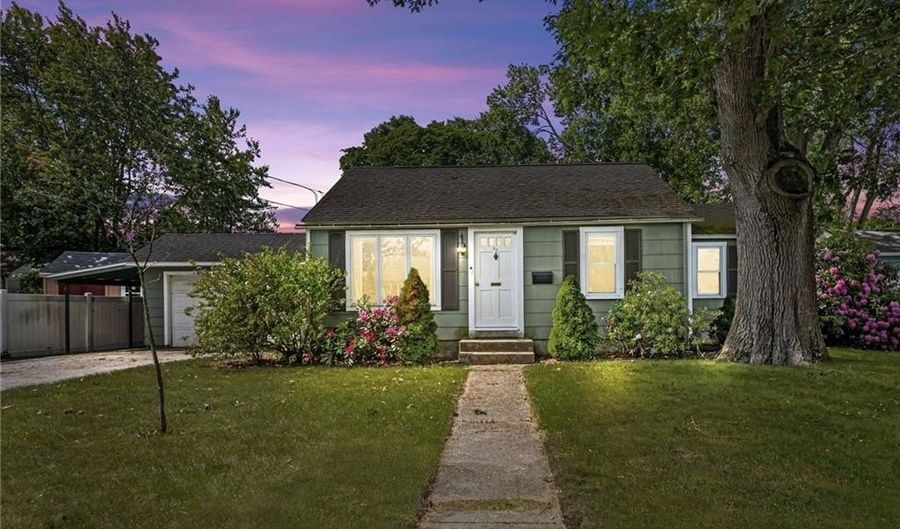 82 Vera St, Warwick, RI 02886 - 3 Beds, 2 Bath