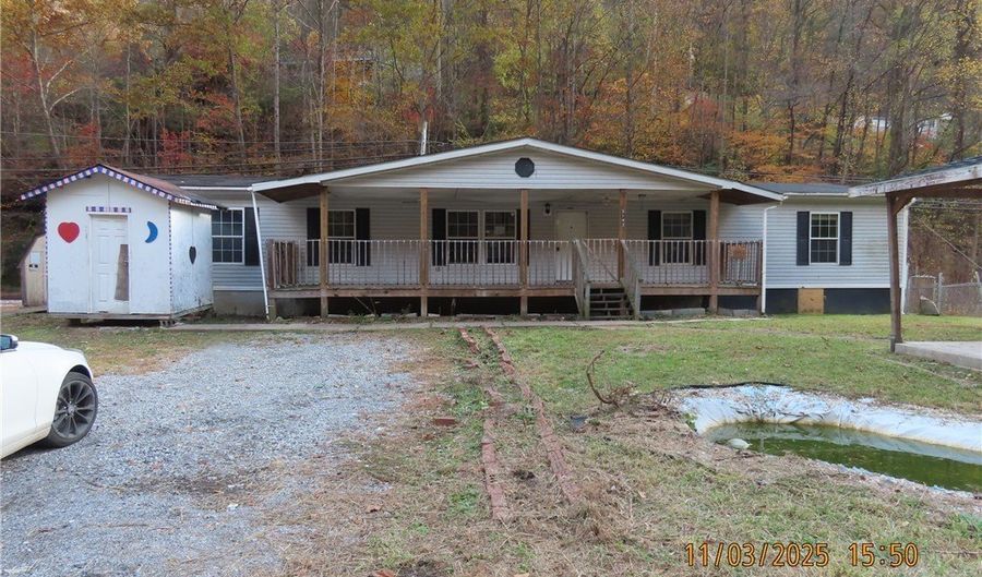 3142 Buffalo Creek Rd, Accoville, WV 25606 - 4 Beds, 2 Bath
