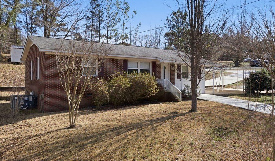 108 Hodge St, Abbeville, SC 29620 - 3 Beds, 3 Bath