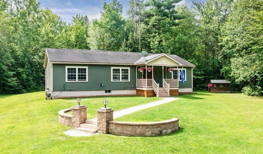 216 Wood Ln, Alburgh, VT 05440 - 4 Beds, 2 Bath