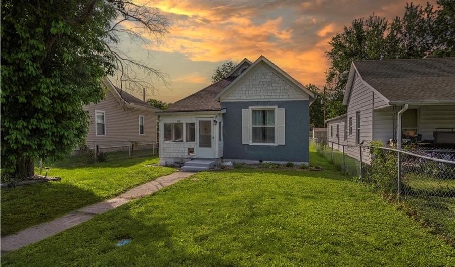 805 Price Blvd, Atchison, KS 66002 - 2 Beds, 1 Bath