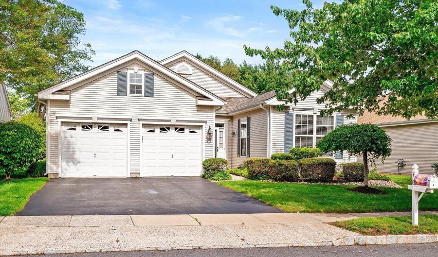10 Powderhorn Way, Allentown, NJ 08501 - 3 Beds, 2 Bath