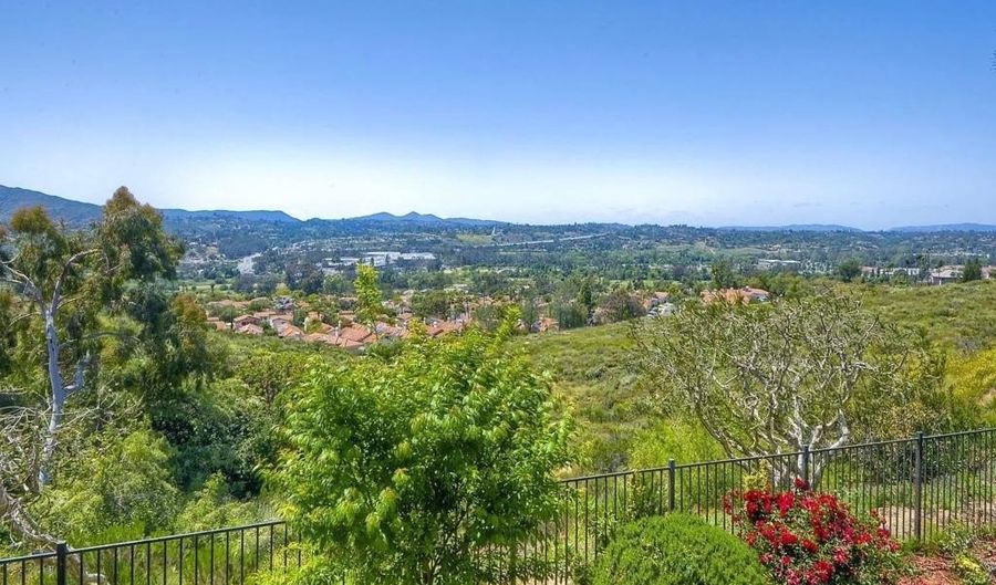 3829 Pinnacle Pl, Escondido, CA 92025 - 4 Beds, 3 Bath