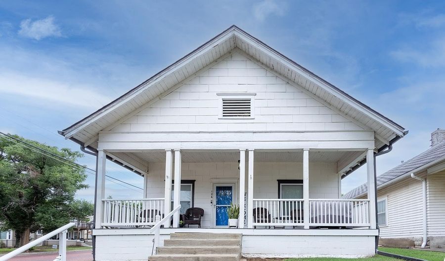 126 N 3rd St, Arkansas City, KS 67005 - 4 Beds, 2 Bath