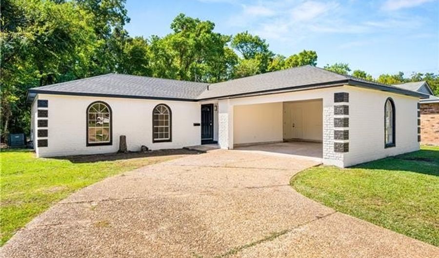 2330 GREENWAY Dr, Alexandria, LA 71301 - 4 Beds, 2 Bath