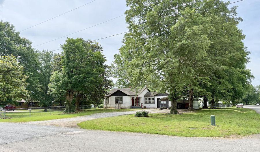 600 E Pearl St, Aurora, MO 65605 - 2 Beds, 1 Bath