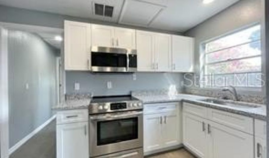 2342 SECTION Dr, Apopka, FL 32703 - 1 Beds, 1 Bath
