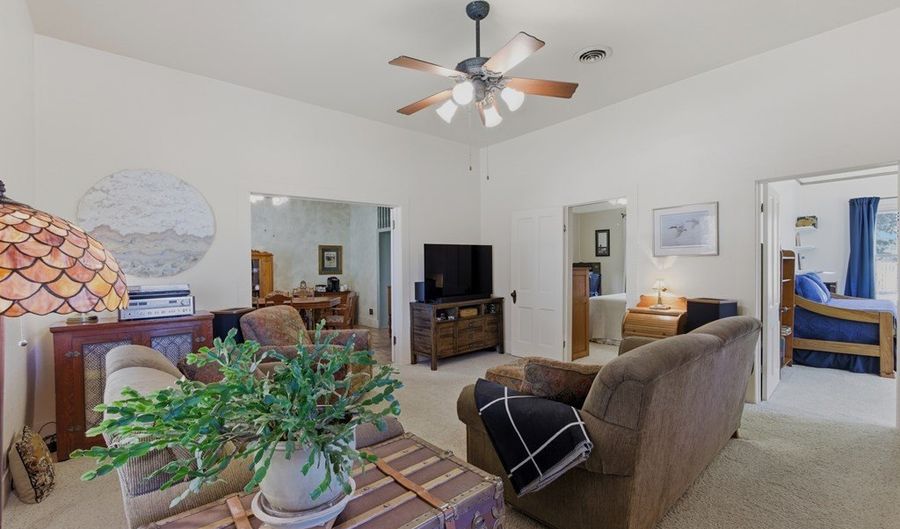 305 W Uvalde, Alpine, TX 79830 - 3 Beds, 2 Bath