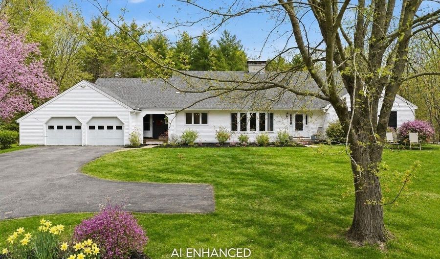 66 Lyford Rd, Brookfield, NH 03872 - 5 Beds, 4 Bath