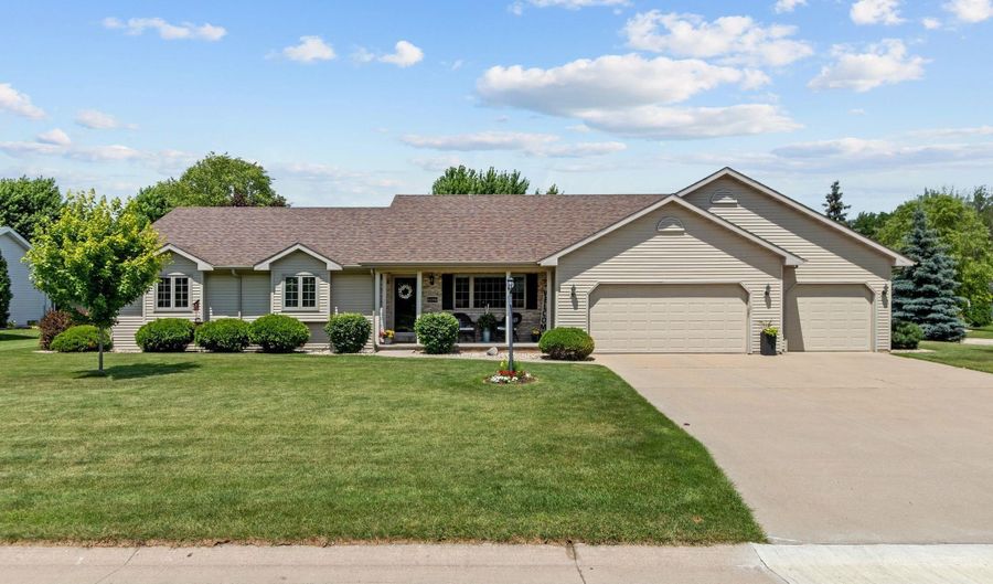 W5982 STRAWFLOWER Drive, Appleton, WI 54915 - 3 Beds, 3 Bath