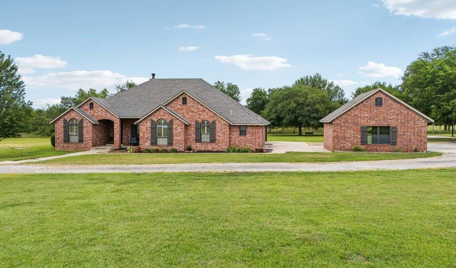 8213 9th, Beggs, OK 74421 - 4 Beds, 4 Bath