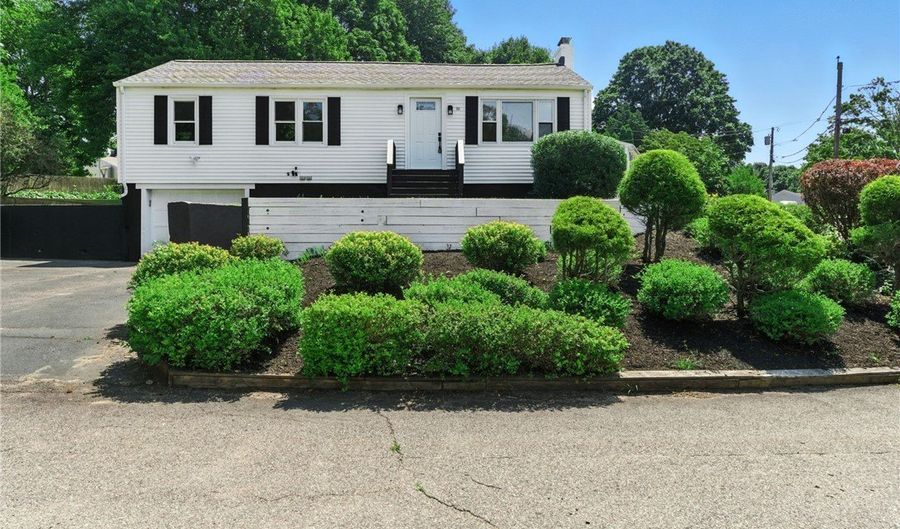 82 Barton Ave, Warwick, RI 02889 - 3 Beds, 1 Bath