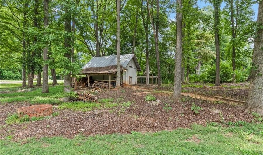 168 Whitehead Dr, Advance, NC 27006 - 3 Beds, 2 Bath