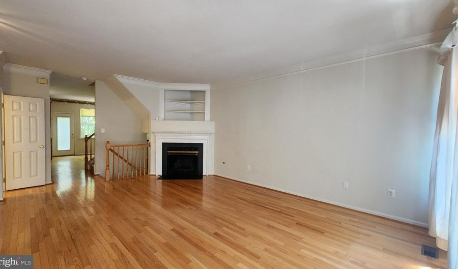 7719 SULLIVAN Cir, Alexandria, VA 22315 - 3 Beds, 4 Bath