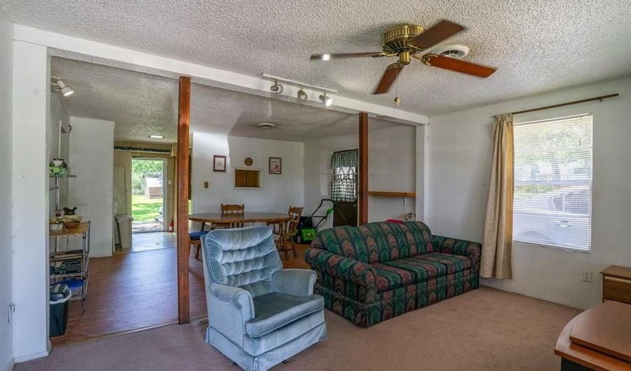 1006 S Sparks St, Alvarado, TX 76009 - 2 Beds, 1 Bath