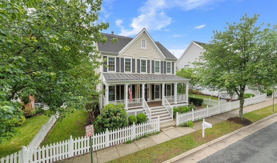 42869 NASHUA St, Ashburn, VA 20147 - 4 Beds, 4 Bath