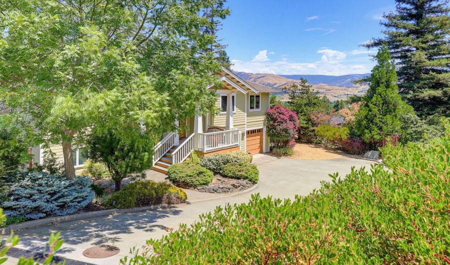 425 Merrill Cir, Ashland, OR 97520 - 4 Beds, 3 Bath
