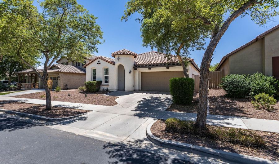 2552 N Riley Rd, Buckeye, AZ 85396 - 4 Beds, 2 Bath