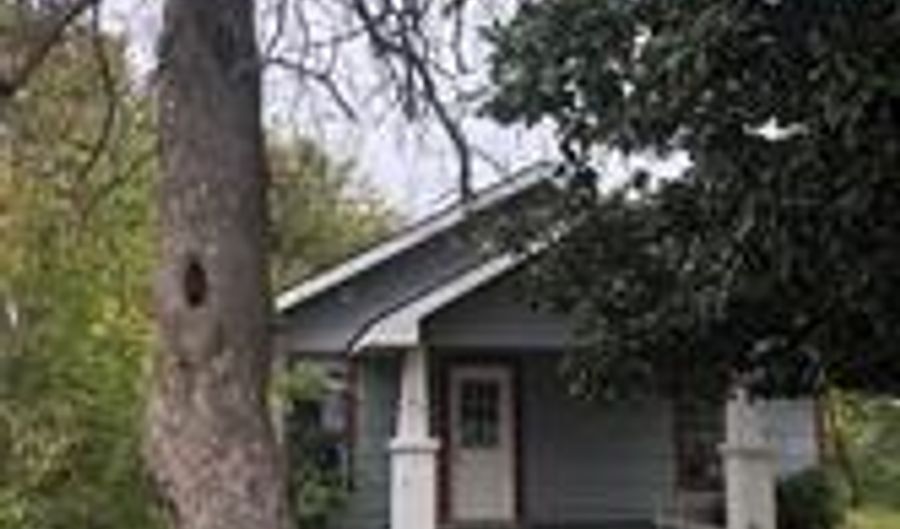 822 W 10th St, Ada, OK 74820 - 2 Beds, 1 Bath