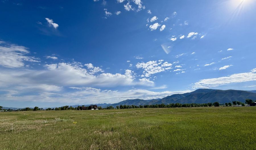 989 DRY CREEK Rd, Afton, WY 83110 - 6 Beds, 4 Bath