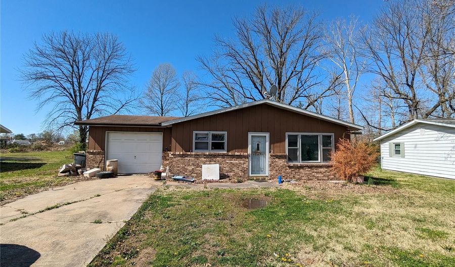 919 Roberta Dr, Murphysboro, IL 62966 - 3 Beds, 2 Bath