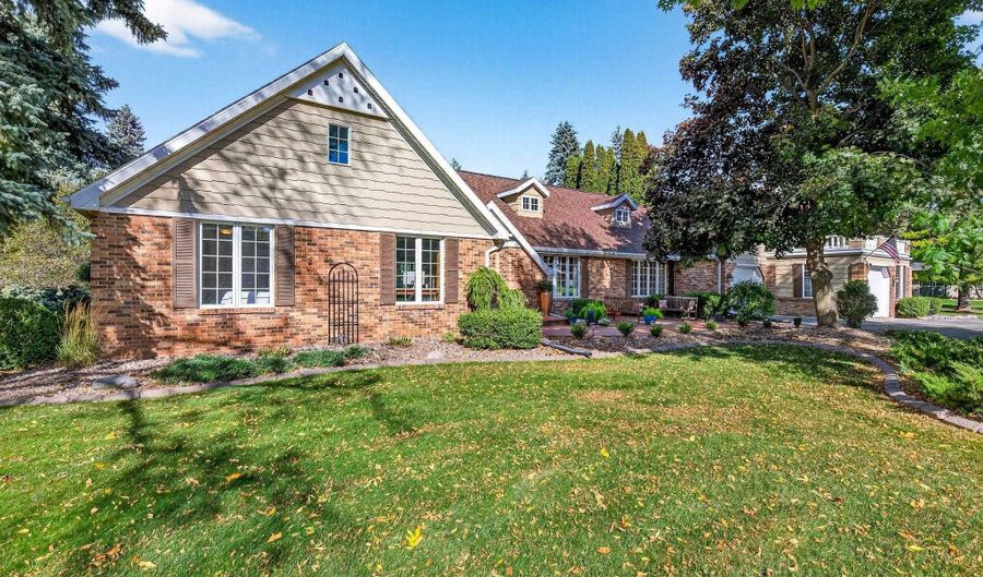 9 MEADOWBROOK Ln, Appleton, WI 54914 - 3 Beds, 3 Bath