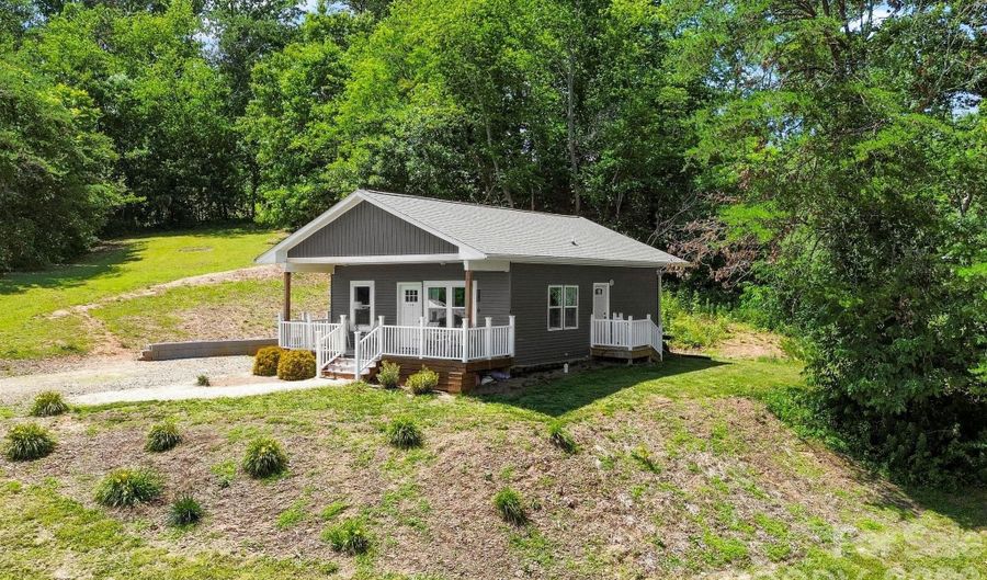 106 Thistle Field Dr, Asheville, NC 28806 - 2 Beds, 1 Bath