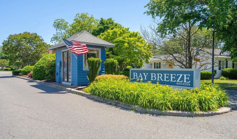 18 BAY BREEZE Dr, Lewes, DE 19958 - 4 Beds, 2 Bath