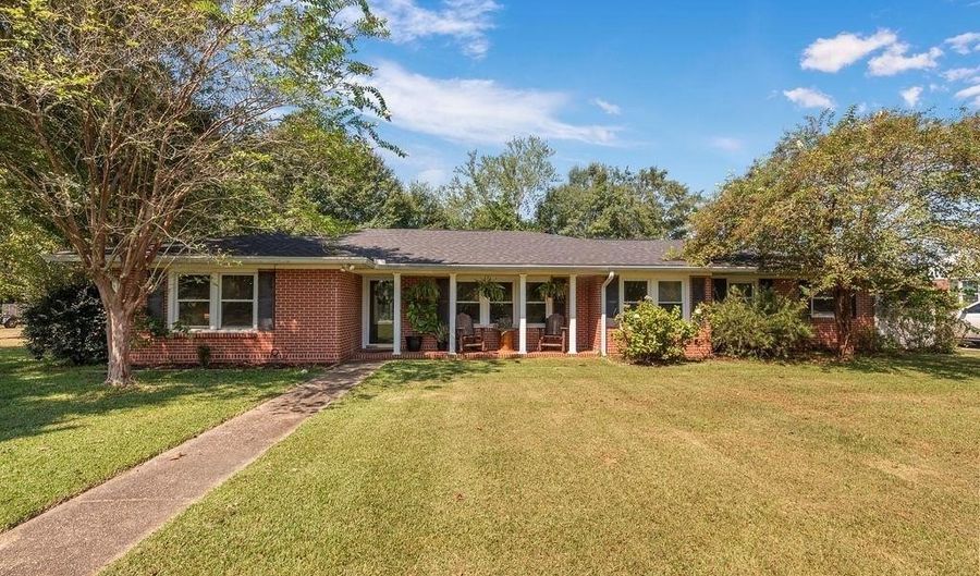 702 Presley St S, Atmore, AL 36502 - 4 Beds, 3 Bath