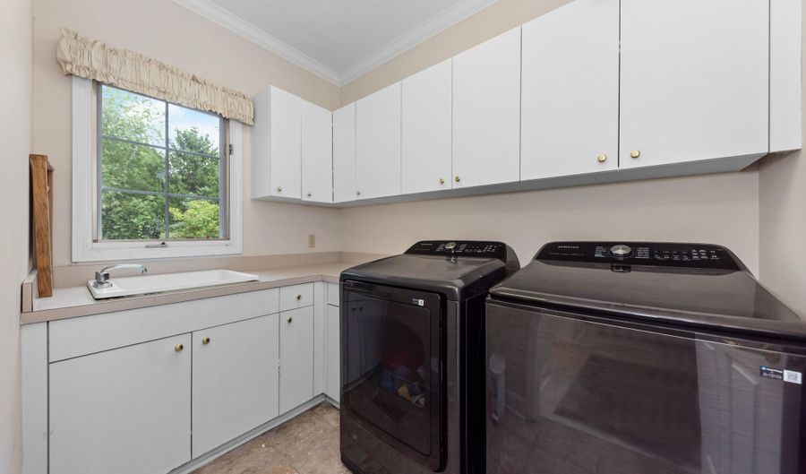2086 Valleyview Dr, Ann Arbor, MI 48105 - 5 Beds, 5 Bath