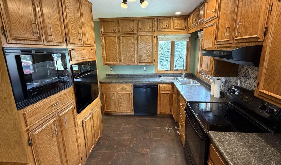 401 4th St, Bath, SD 57427 - 4 Beds, 3 Bath