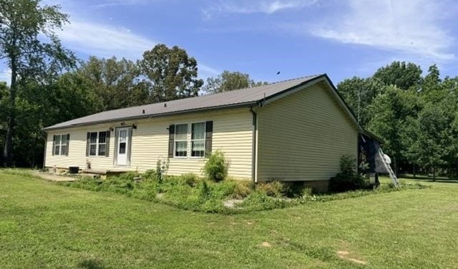 134 Scarbrough Ln, Auburn, KY 42206 - 3 Beds, 2 Bath