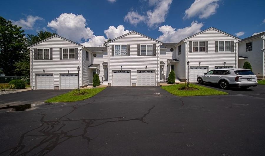 572 Smithfield Rd 8, North Providence, RI 02904 - 2 Beds, 2 Bath