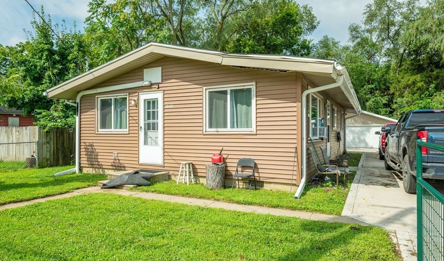 646 SE 26th Ct, Des Moines, IA 50317 - 2 Beds, 1 Bath