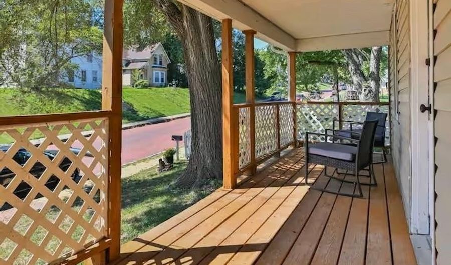 1013 Kearney St, Atchison, KS 66002 - 2 Beds, 1 Bath