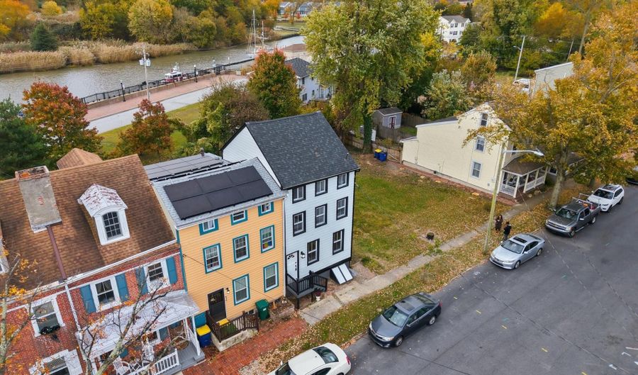 107 CLINTON St, Delaware City, DE 19706 - 3 Beds, 3 Bath