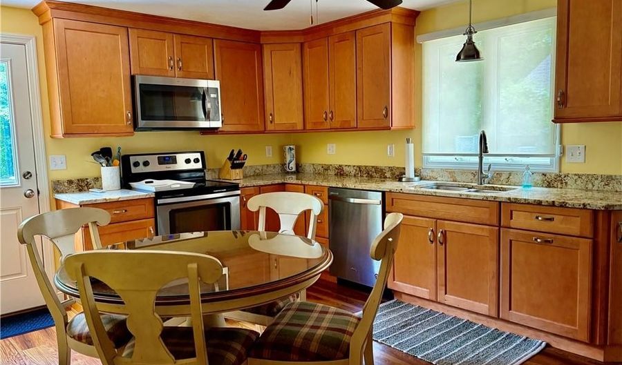 15 Deangelis Dr, Narragansett, RI 02882 - 3 Beds, 2 Bath