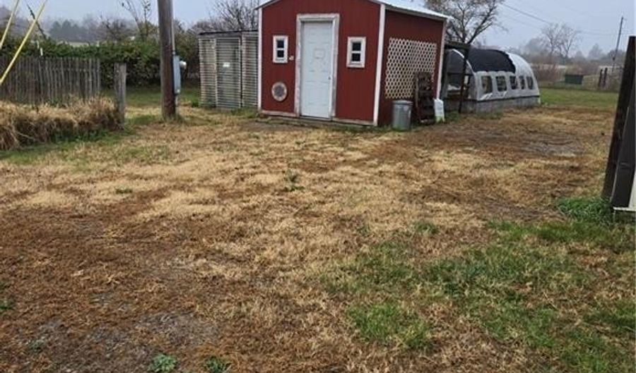 404 NE STATE ROUTE E Hwy, Adrian, MO 64720 - 4 Beds, 3 Bath