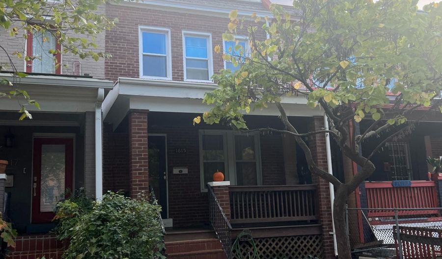 1615 INDEPENDENCE Ave SE, Washington, DC 20003 - 3 Beds, 2 Bath