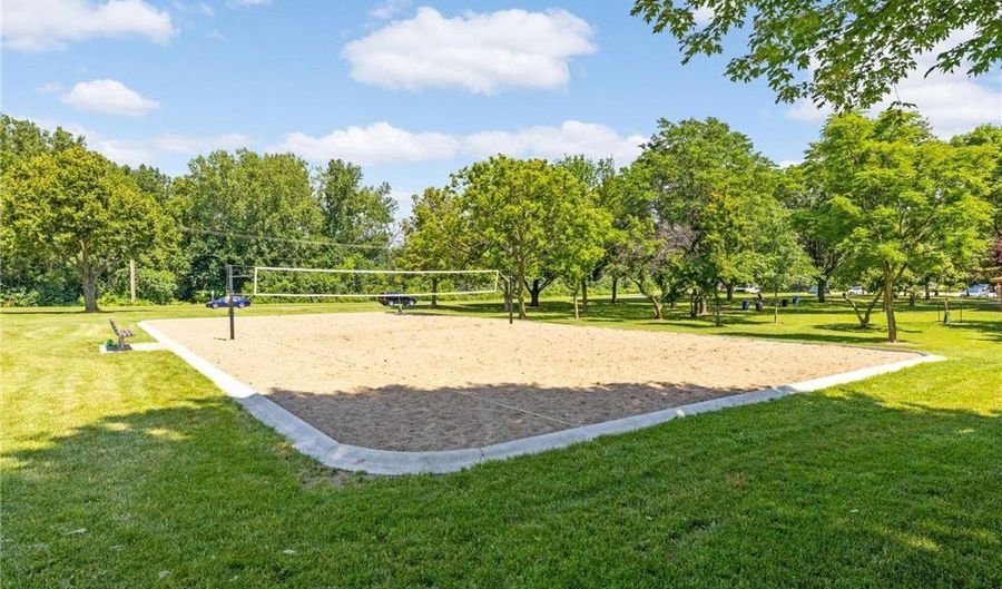 846 Jonathan Dr, Apple Valley, MN 55124 - 4 Beds, 2 Bath