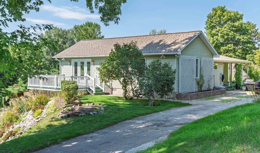 10311 SE Torch Lake Dr, Alden, MI 49612 - 5 Beds, 5 Bath