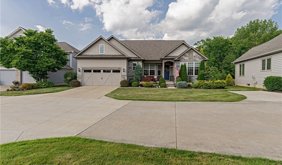 609 Burgess Cir, Aurora, OH 44202 - 3 Beds, 5 Bath