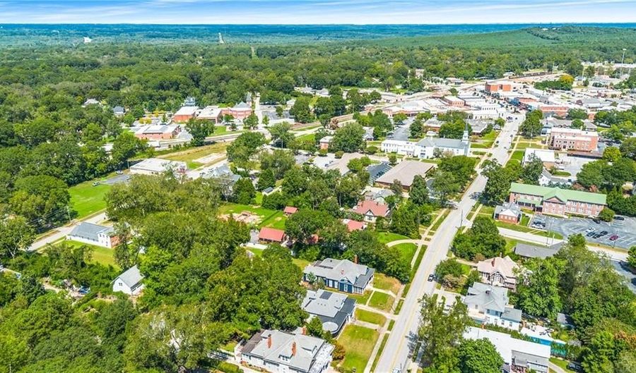 531 Thomaston St, Barnesville, GA 30204 - 5 Beds, 3 Bath