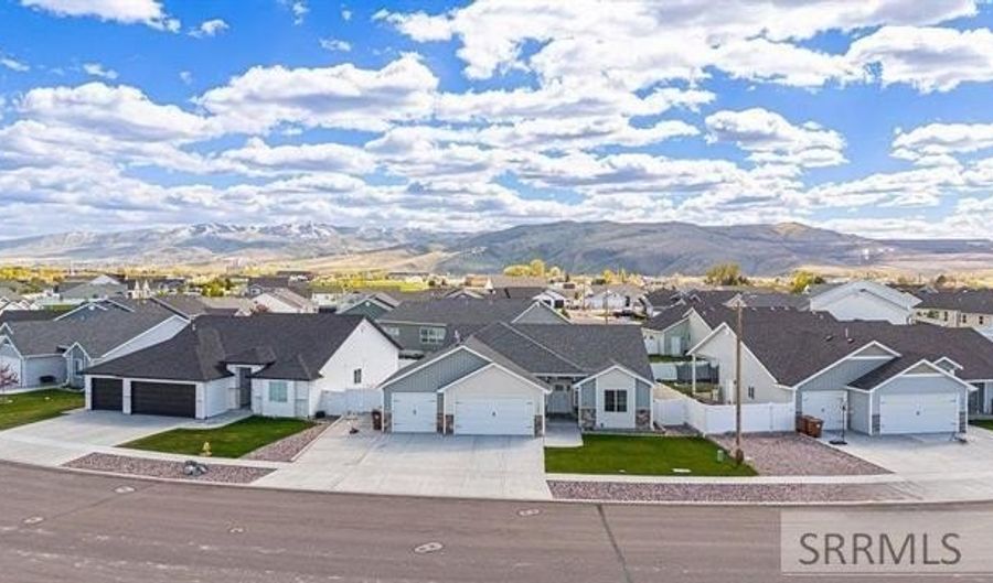 1205 Angela St, Chubbuck, ID 83202 - 6 Beds, 3 Bath
